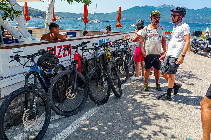 Experiência de bicicleta elétrica • Passeio por Portoferraio de bicicleta elétrica