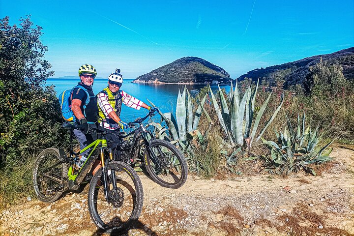 Experiência de bicicleta elétrica • Passeio por Portoferraio de bicicleta elétrica