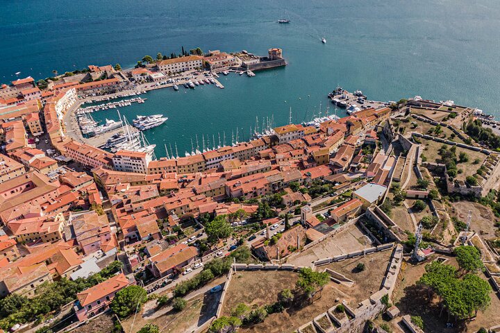 Experiência de bicicleta elétrica • Passeio por Portoferraio de bicicleta elétrica