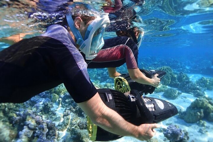 Aventura de snorkel en scooter marino en las Bahamas