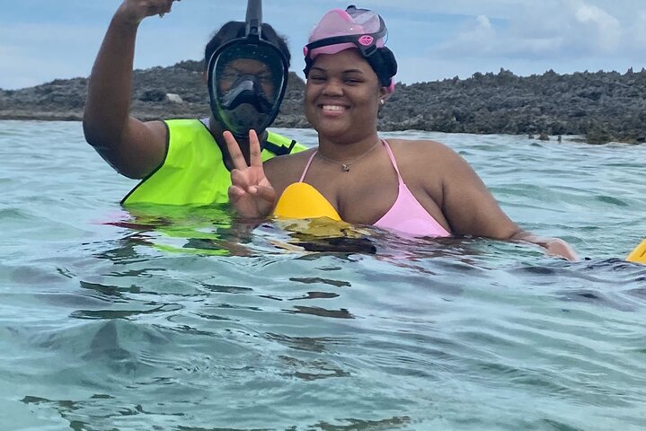 Aventura de snorkel en scooter marino en las Bahamas