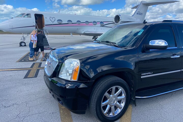 Traslado SUV de lujo desde el aeropuerto, puerto de cruceros, llave de celebración