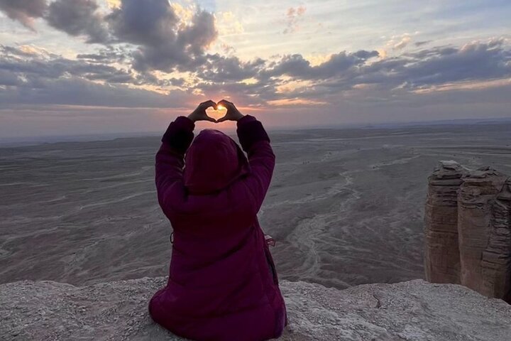 Edge of the World Riyadh Tour with Camel Ride & Dinner