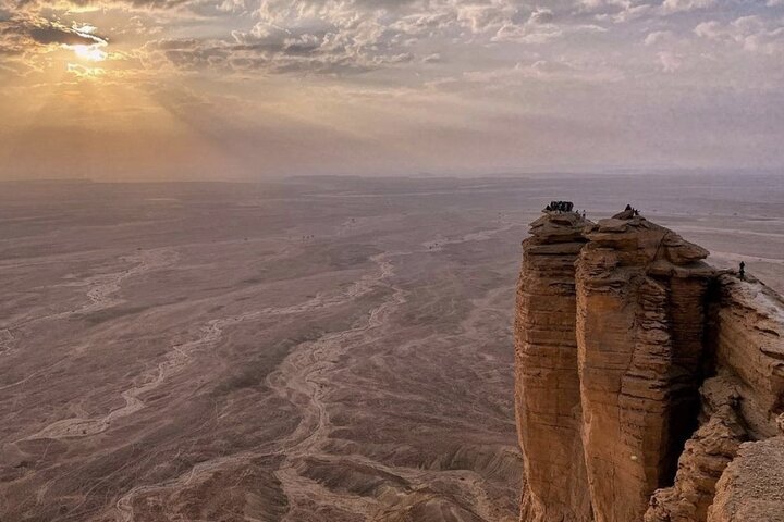 Edge of the World Riyadh Tour with Camel Ride & Dinner