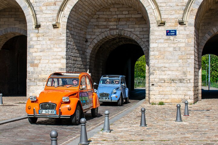 Tour guidato privato di 30 minuti di Lille in 2CV convertibile