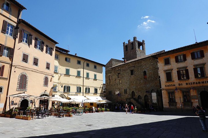 Tour privato a piedi di Cortona sotto il sole della Toscana