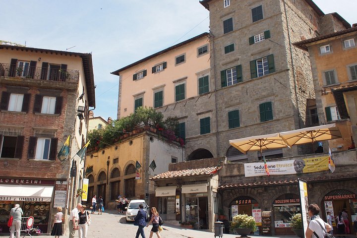 Tour privato a piedi di Cortona sotto il sole della Toscana