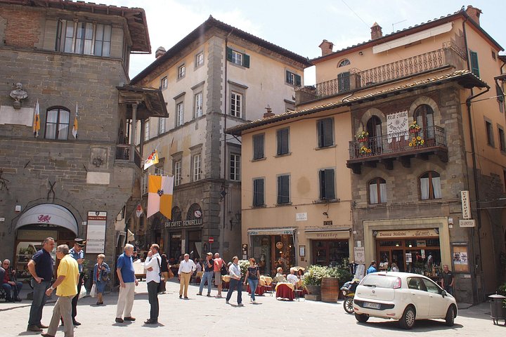 Tour privato a piedi di Cortona sotto il sole della Toscana
