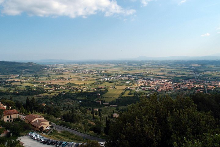 Tour privato a piedi di Cortona sotto il sole della Toscana