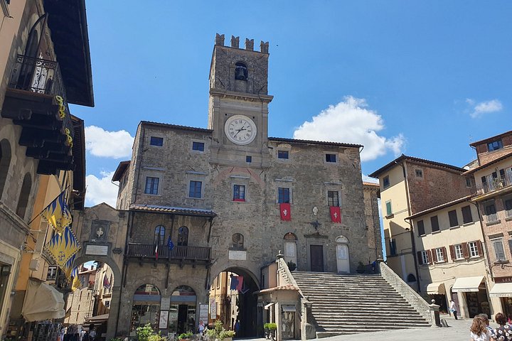 Tour privato a piedi di Cortona sotto il sole della Toscana
