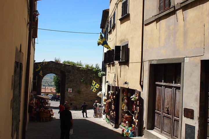 Tour privato a piedi di Cortona sotto il sole della Toscana