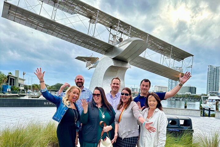 Geführte Besichtigungstour durch St. Pete im Deluxe-Golfwagen mit Straßenzulassung
