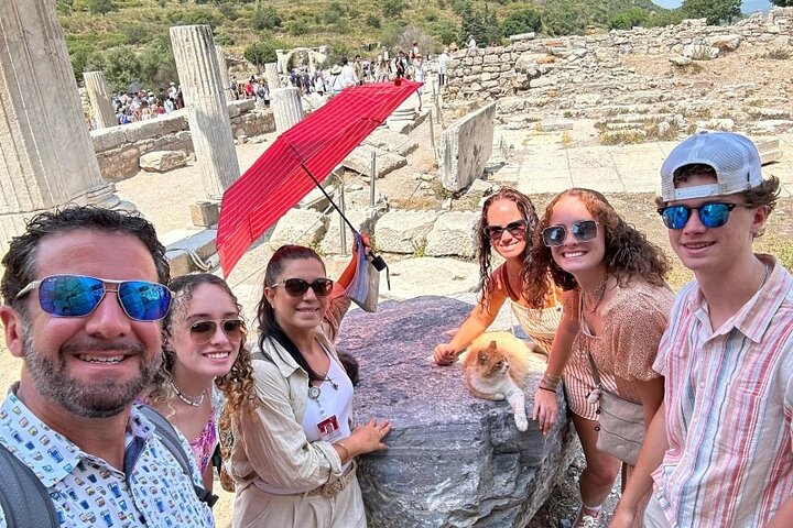 FOR CRUISERS : Ephesus & Virgin Mary Tour with ENTRY TICKET + LUNCH (クルーザー用:エフェソスと聖母マリアの入場券+ランチ付きツアー)