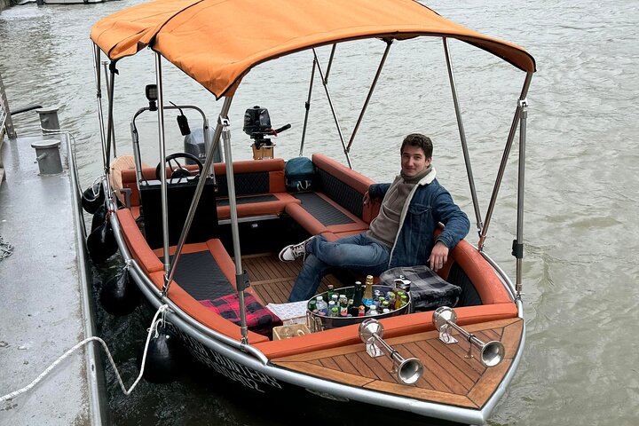 Top Private Cruises in Paris with French Champagne and surprises