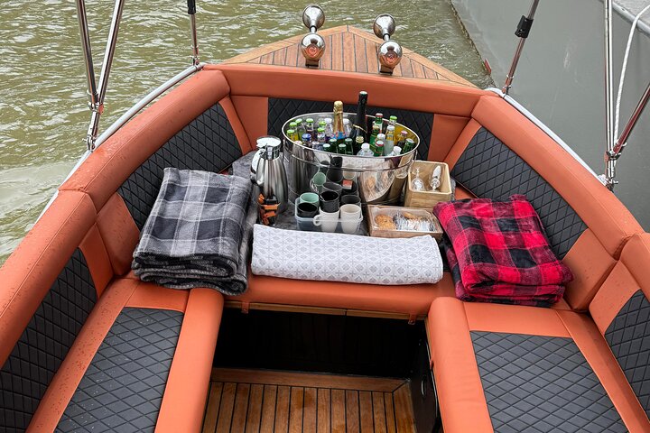 Top Private Cruises in Paris with French Champagne and surprises