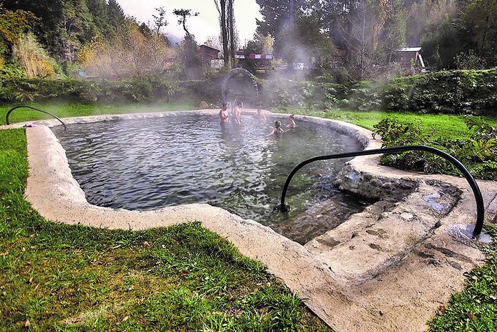 Huilo Huilo Hot Springs Tour från Valdivia med lunch