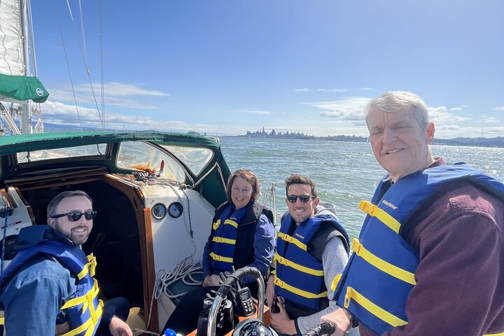 2hr. Esperienza di navigazione privata sulla baia di San Francisco (6 Ospiti)