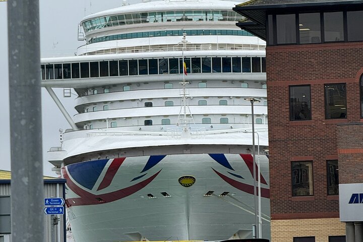 ポーツマスからロンドンへのプライベート送迎、直接または観光スポット経由