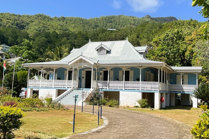 Private ganztägige Mahé-Inseltour für 5-7 Personen