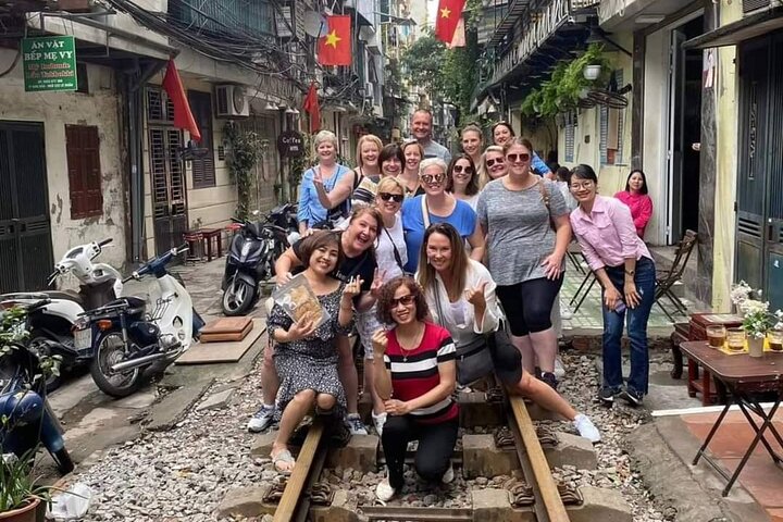 Hanoi Food and Culture Sightseeing Army Jeep Tour
