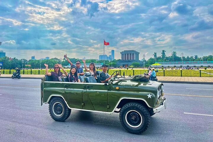 Hanoi Food and Culture Sightseeing Army Jeep Tour