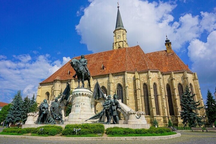 Tour a piedi delle attrazioni imperdibili di Cluj con una guida