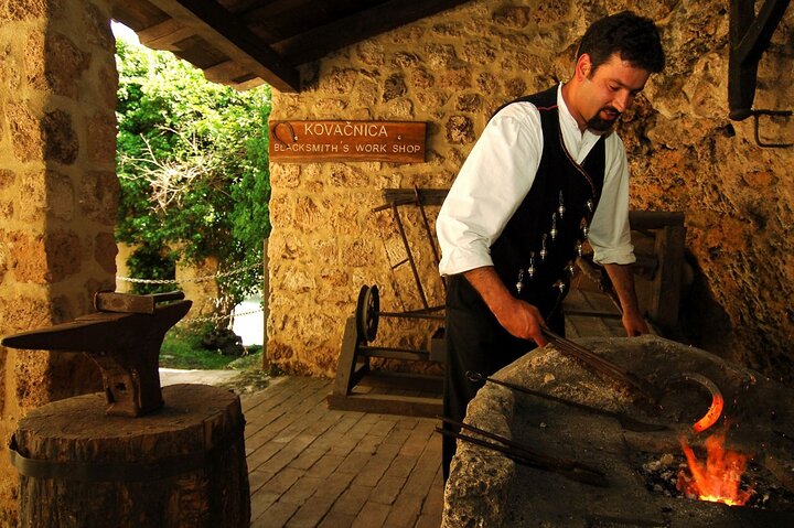 Da Trogir, Seget, Okrug: Cascate di Krka & tour culturale di Sebenico