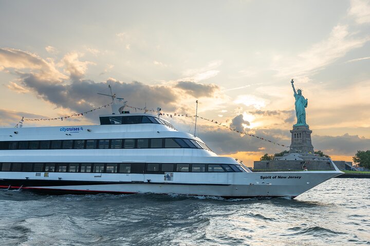 City Cruises NYC : Dîner croisière Skyline au départ du New Jersey