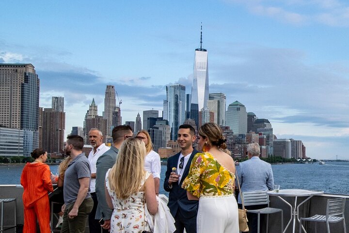 City Cruises NYC : Dîner croisière Skyline au départ du New Jersey