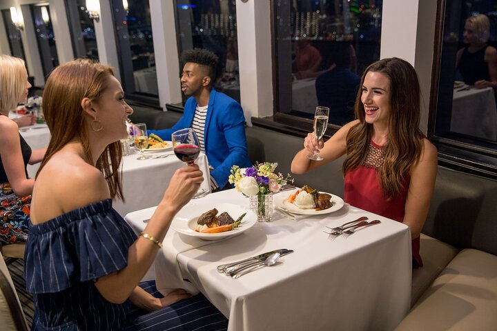 City Cruises NYC : Dîner croisière Skyline au départ du New Jersey