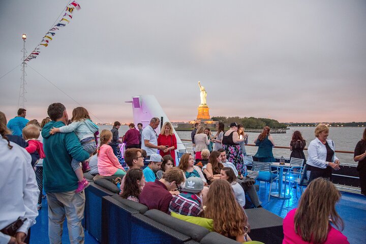 City Cruises NYC : Dîner croisière Skyline au départ du New Jersey