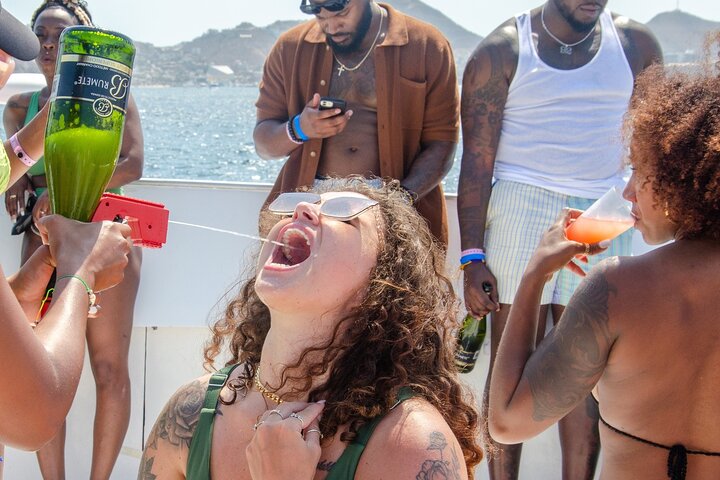 Sesiones de Hip Hop Fiesta en barco Cabo San Lucas