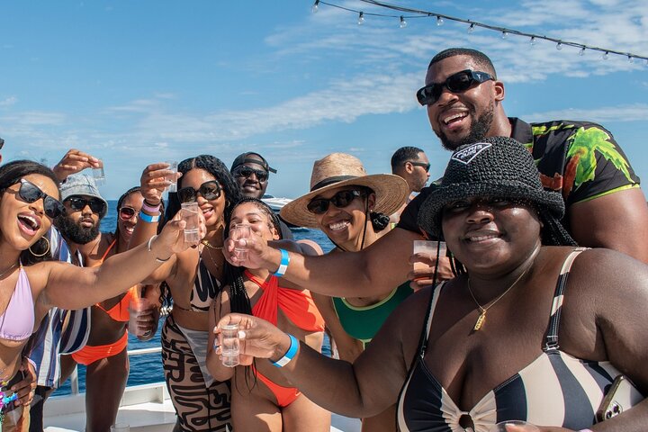 Sesiones de Hip Hop Fiesta en barco Cabo San Lucas