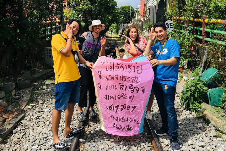Keelung Shore Excursion: Jiufen & Shifen Sky Lantern Private Tour