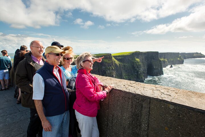 Tour di un giorno delle Scogliere di Moher, Burren e Galway da Dublino