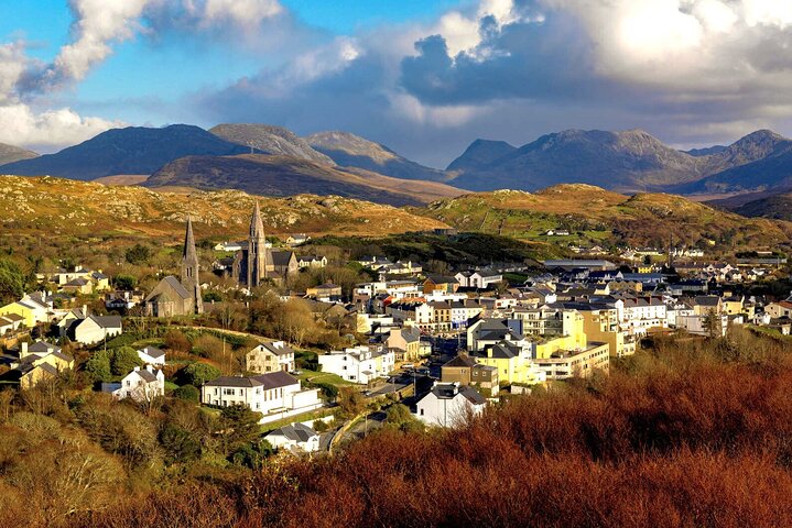 Privérondleiding door Galway op het kerkhof van Clifden Church