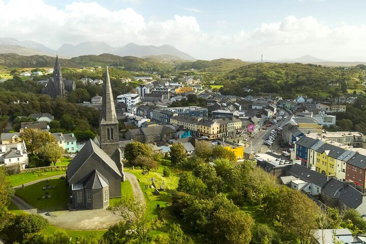 Privérondleiding door Galway op het kerkhof van Clifden Church