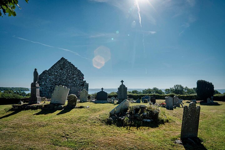 Privérondleiding door Galway op het kerkhof van Clifden Church