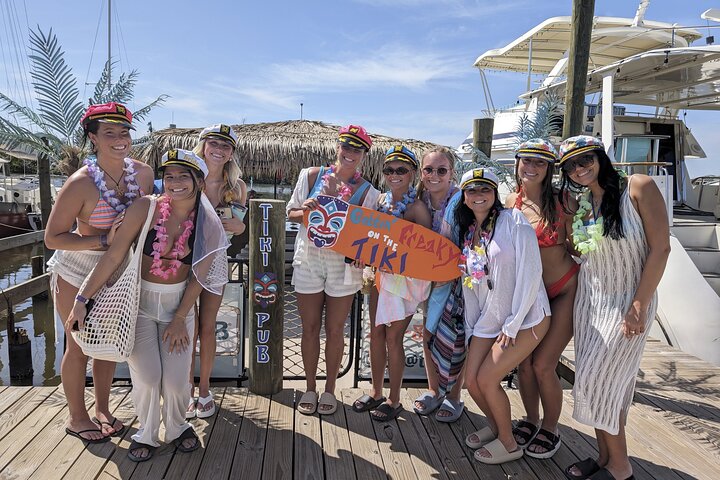 2 Stunden Tiki Pub Sensationelle Delfin Sunset Cruise (nur Erwachsene)