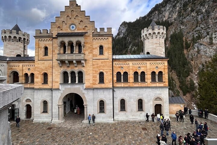 Gita di un giorno VIP Neuschwanstein, Linderhof e Grotta da Monaco di Baviera