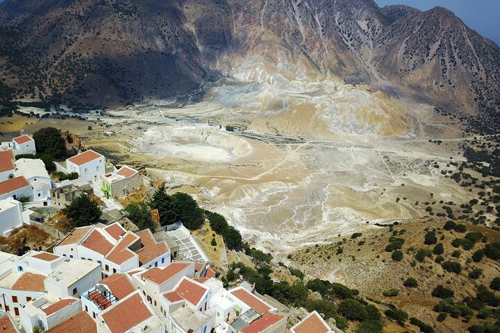 Descubra Nisyros y pase un día en el paraíso del Egeo
