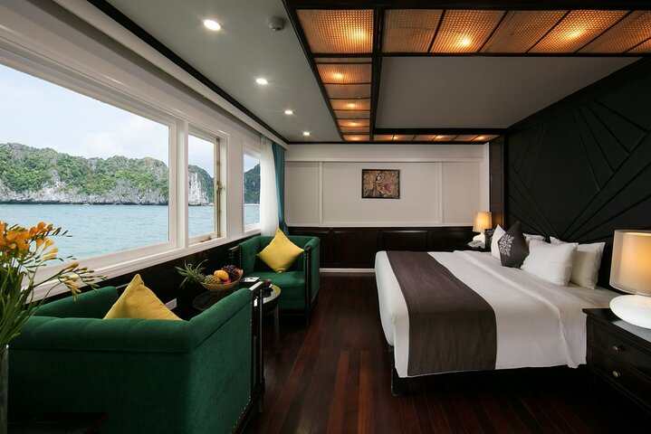 6 STJERNES SERVICE - ORIENT LEGACY på vej til Halong Bay & Lan Ha Bay