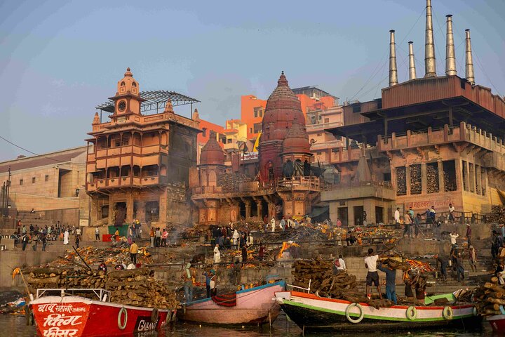 Yoga matinal à Varanasi, Ganga Aarti et visite guidée des ghats