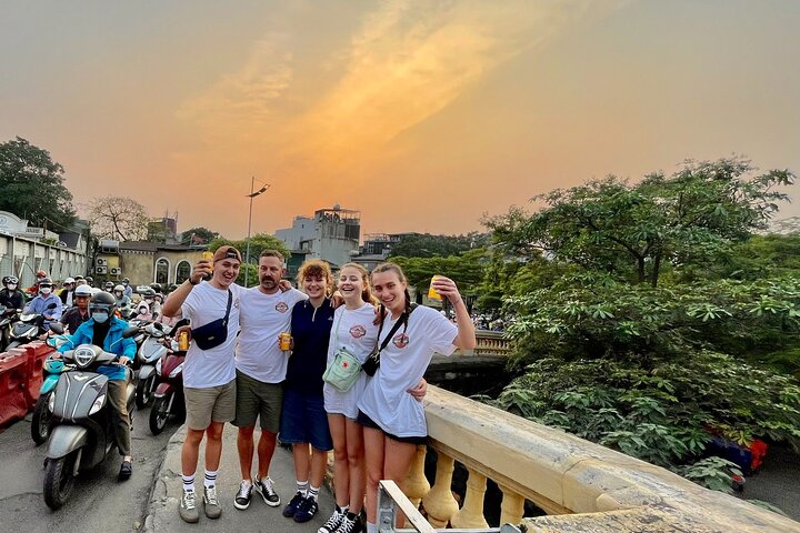 Hanoi Food and Culture Sightseeing Army Jeep Tour