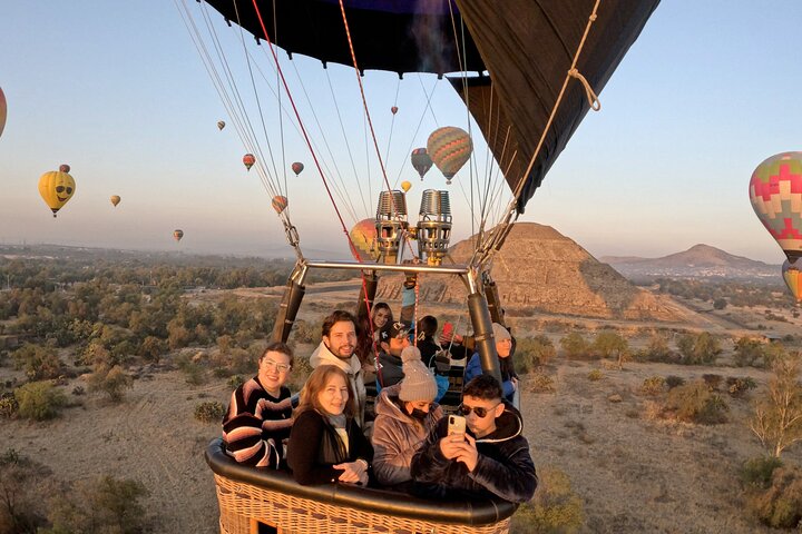Ballongfly + Grotta frokost + Teotihuacan tur fra Mexico City