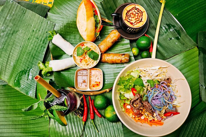 Hanoi Food and Culture Sightseeing Army Jeep Tour