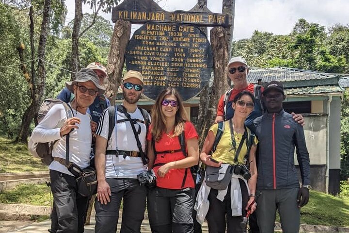 La mejor caminata de 1 día por el Kilimanjaro Machame con Kilinge Adventure