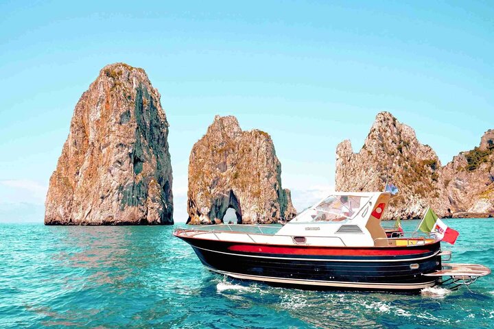 Desde Sorrento: Capri y Tour opcional en barco a la Gruta Azul