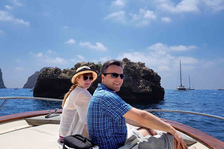 Desde Sorrento: Capri y Tour opcional en barco a la Gruta Azul