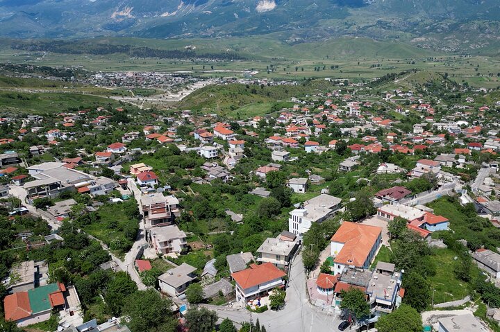 Besök i byn Lazarat i Gjirokastra, Albanien